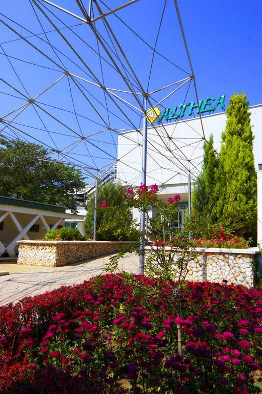 Althea Hotel البينا المظهر الخارجي الصورة